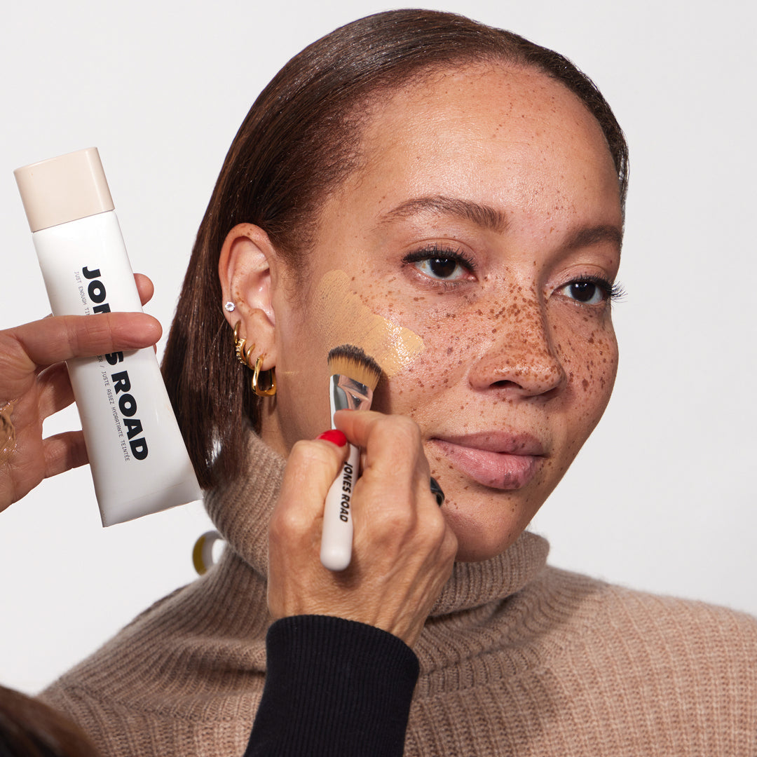 JUST ENOUGH TINTED MOISTURIZER - US 7522